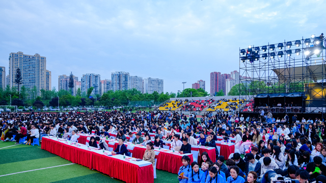 校園文藝演出舞臺,學(xué)校表演舞臺,戶外舞臺搭建,舞臺燈光音視頻,舞臺燈光音視頻設(shè)計,舞臺設(shè)備租賃