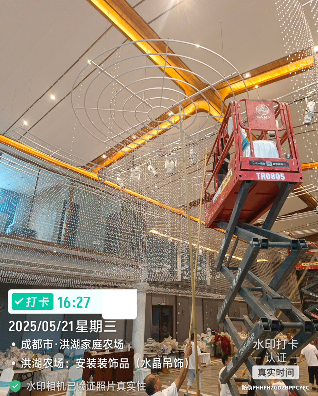 洪湖農(nóng)場宴會(huì)廳水晶吊燈加裝工程